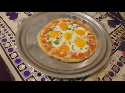 pizza with egg پیتزا با تخم مرغ