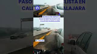 ?️ La lluvia ganó esta vez: biker intenta cruzar inundación y la corriente lo obliga a regresar