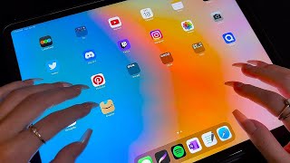 ASMR What's in my iPad + Tapping on Screen 📱 (whispered)