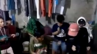 Bangunin sahur pakai gendang ukulele dan goyangan