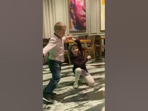 Женя і Соня знову танцюють. Ресторан Гага - YouTube