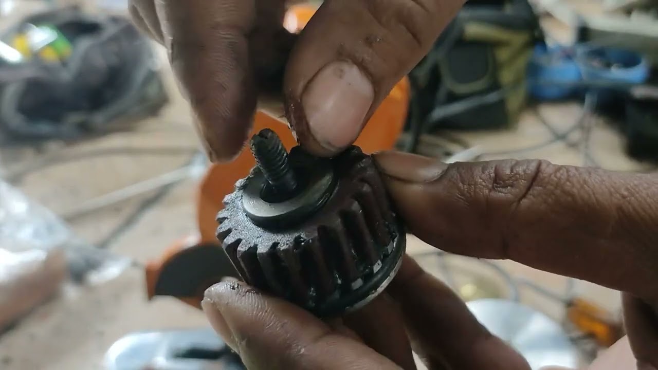 ternyata mudah...!!!mengganti gigi nanas/gardan mesin potong kain OCTA. (pisau tidak mau jalan)