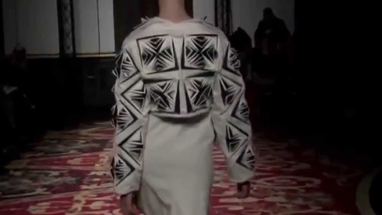 IRIS VAN HERPEN HAUTE COUTURE VOLTAGE SS2013 PFW   HD 720p File2HD com