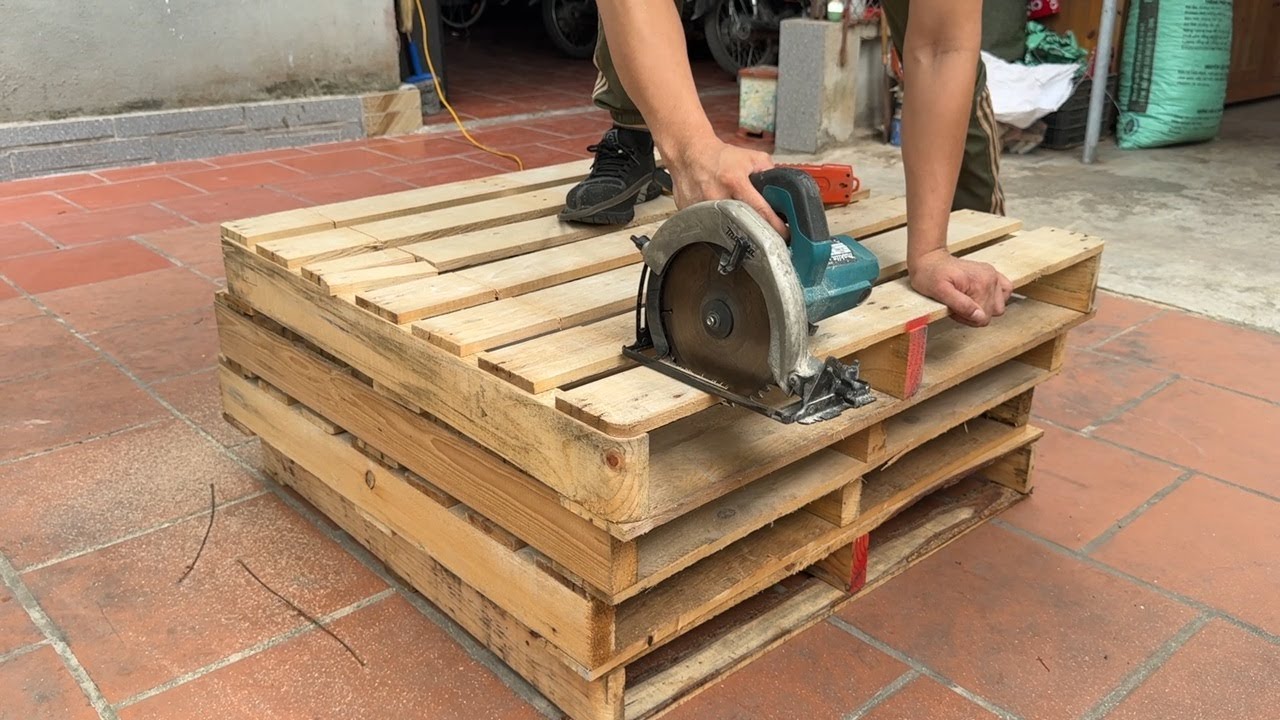 Amazing Pallet Transformation:How to Build a Cheap & Ultra-Sturdy ...