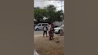 manusia kebal. beku tikam di makassar menghebokan masyarakat sekitar