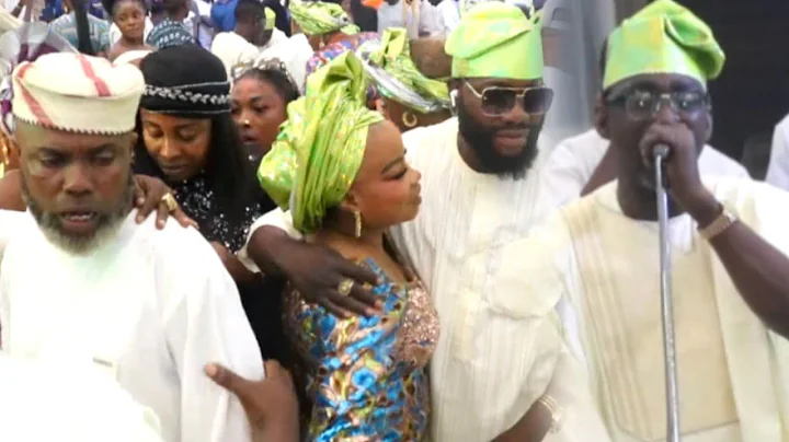 Moment Koko Zaria And Lawori Hug Each Other on Pasuma Stage At Oniba Ekun Daughter's wedding 