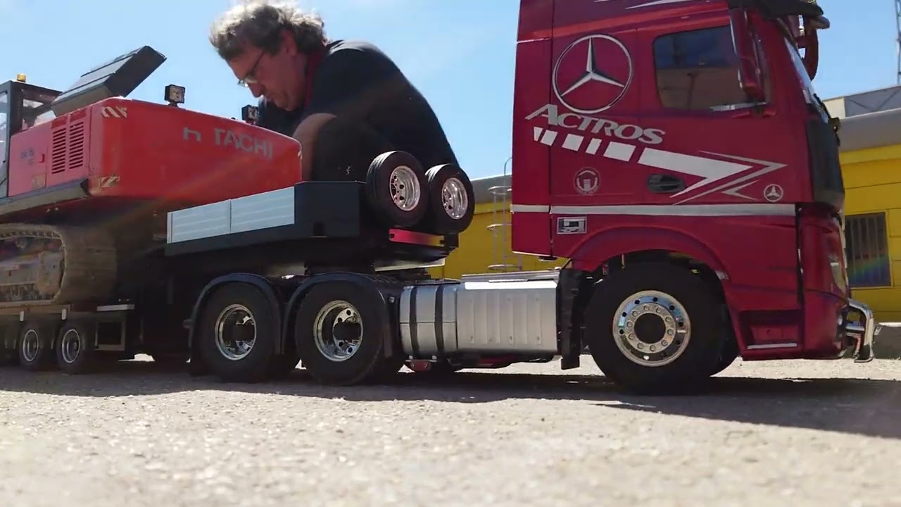 Querfahrt Fury und Hitachi Tankstelle