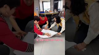 “When Curiosity Meets Fear… And the Bag Wins!” 😅