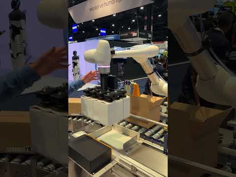 Packing cases with a robot! 📦🔄 Looping demo unit at Automate 2026 #automation #cobots