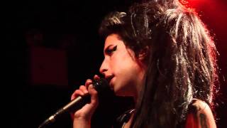 Amy Winehouse "Rehab" Live in New York chords