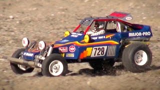 Tamiya FIGHTING BUGGY fights in the Sand! (Super Champ)