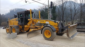 Motor Grader Grading A Tricky Section On The TrainStation-Skilled Operator