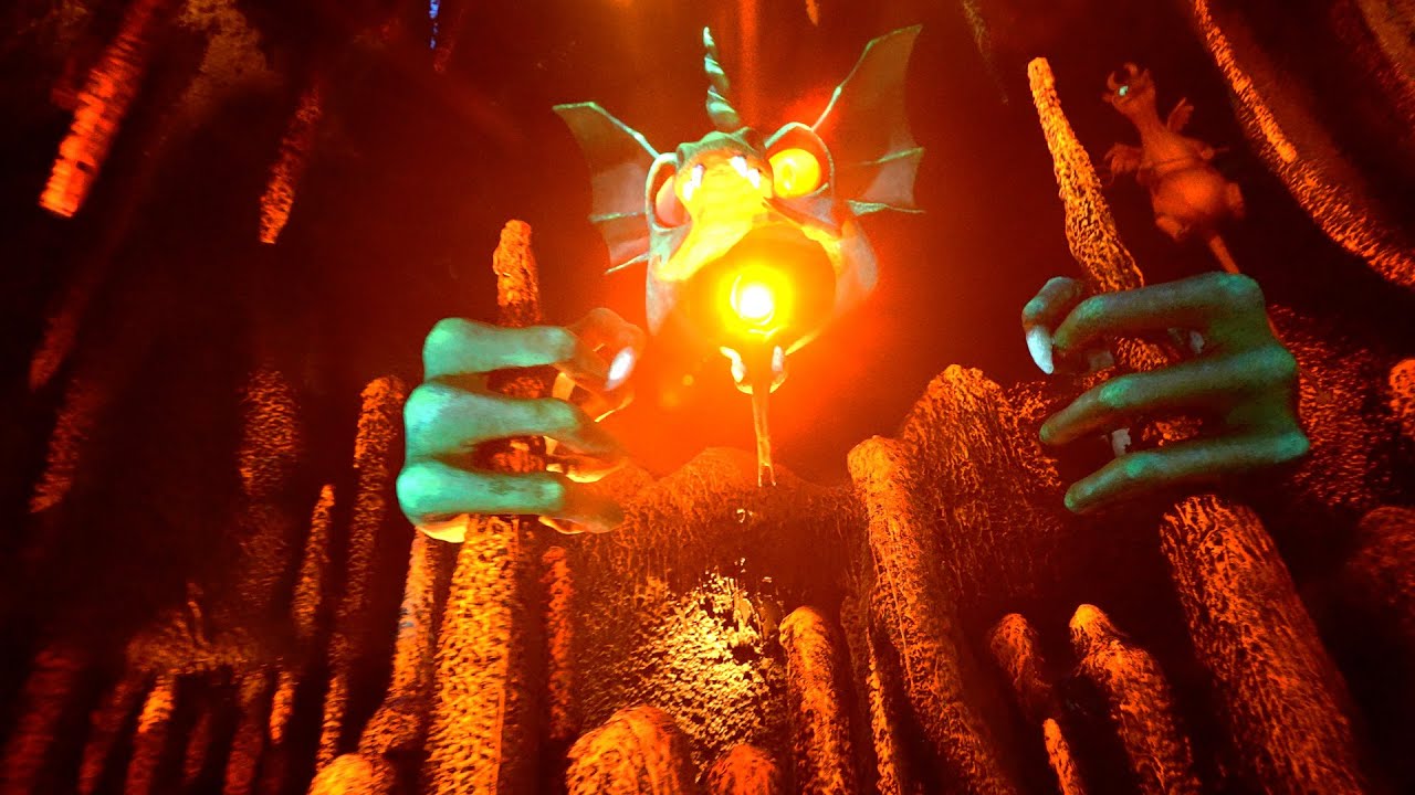 アメリカのディズニーランドにある日本にはないオリジナルアトラクション　トード氏のワイルドライド　Mr. Toad's Wild Ride