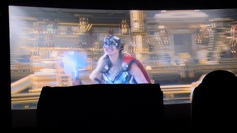 Thor Love and Thunder: Thor kills Zeus and leaves Omnipotence City