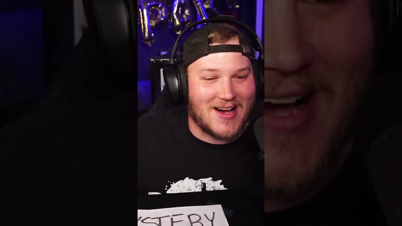 WHATS IN THE BOX!!! #twitchclips #funny #funnystreammoments #twitchstreamer