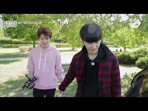 [GOT7's Hard Carry] JB&Youngjae's Han River picnic holding hands | Ep.4-12