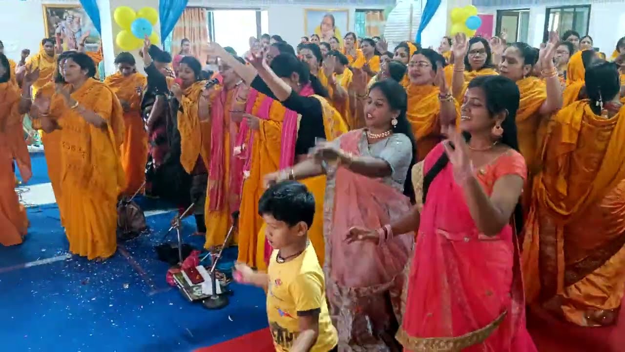 गौरहरि हरि बोल, कृपालु हरि बोल//Gourhari bol, kripalu hari bol//#radheradhe#like #viral #shortvideo