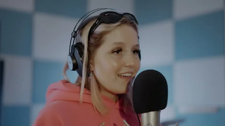 RT 2FM Studio 8 Session with Tracy Clifford- Cover...