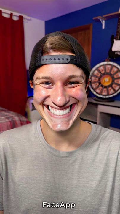 Download lagu Trying The Smile Face Filter TikTok Trend 😳