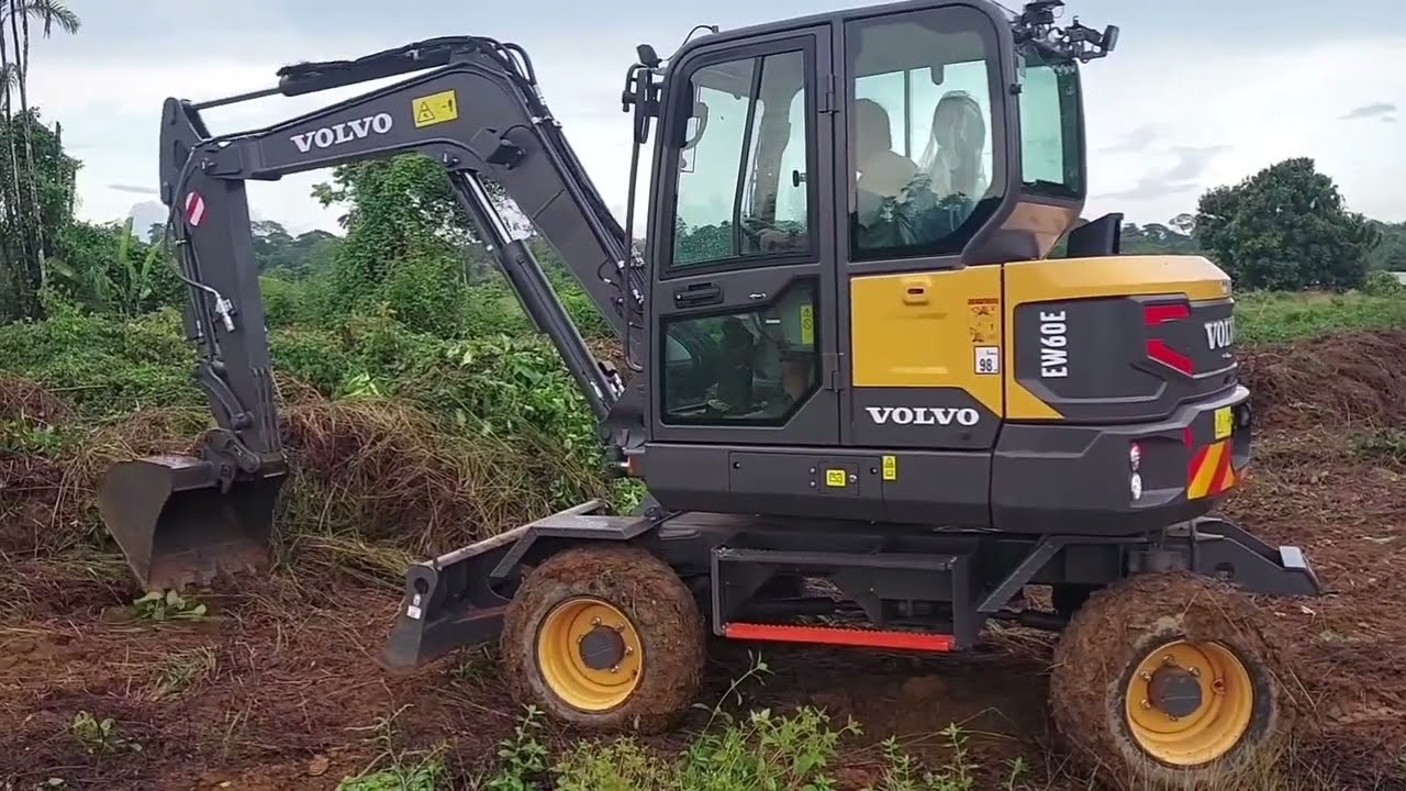 Sua nroj nrog lub pelle  VOLVO EW60E  14102022 hmguyane.