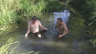 видео: Ныряли и доставали один за одним из холодной воды картинка: Ныряли и доставали один за одним из холодной воды