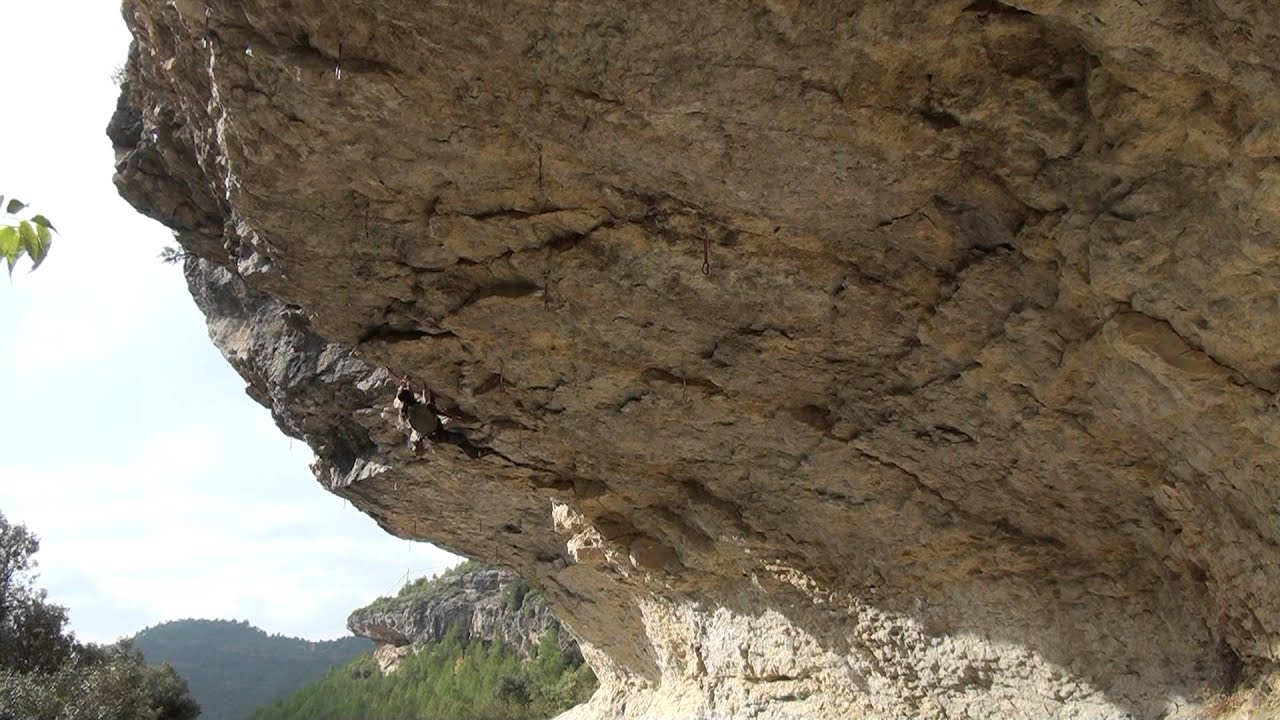 Calders - Mal de Molts 7c - by cucu.mpg - YouTube