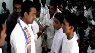Raj Thackeray's men attack North Indian parents seeking school admission