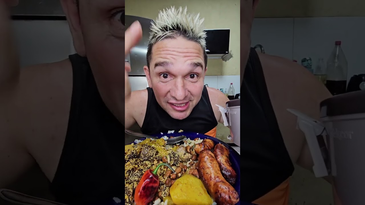 Arroz com feijão e linguiça ásada com farinha e pimenta e limão #comida #comendo