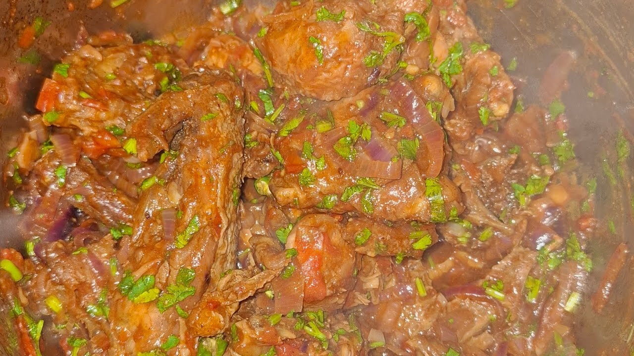 SIMPLE AND QUICK WET FRY BROILER CHICKEN RECIPE/ FASTER DELICIOUS 😋 #kenya #chicken #cooking 