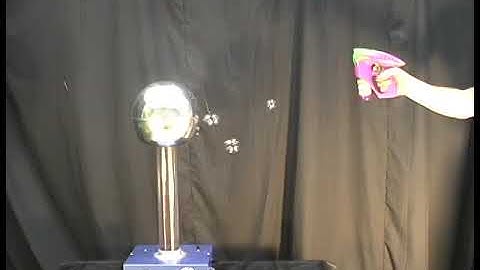 A Van de Graaff generator and bubbles