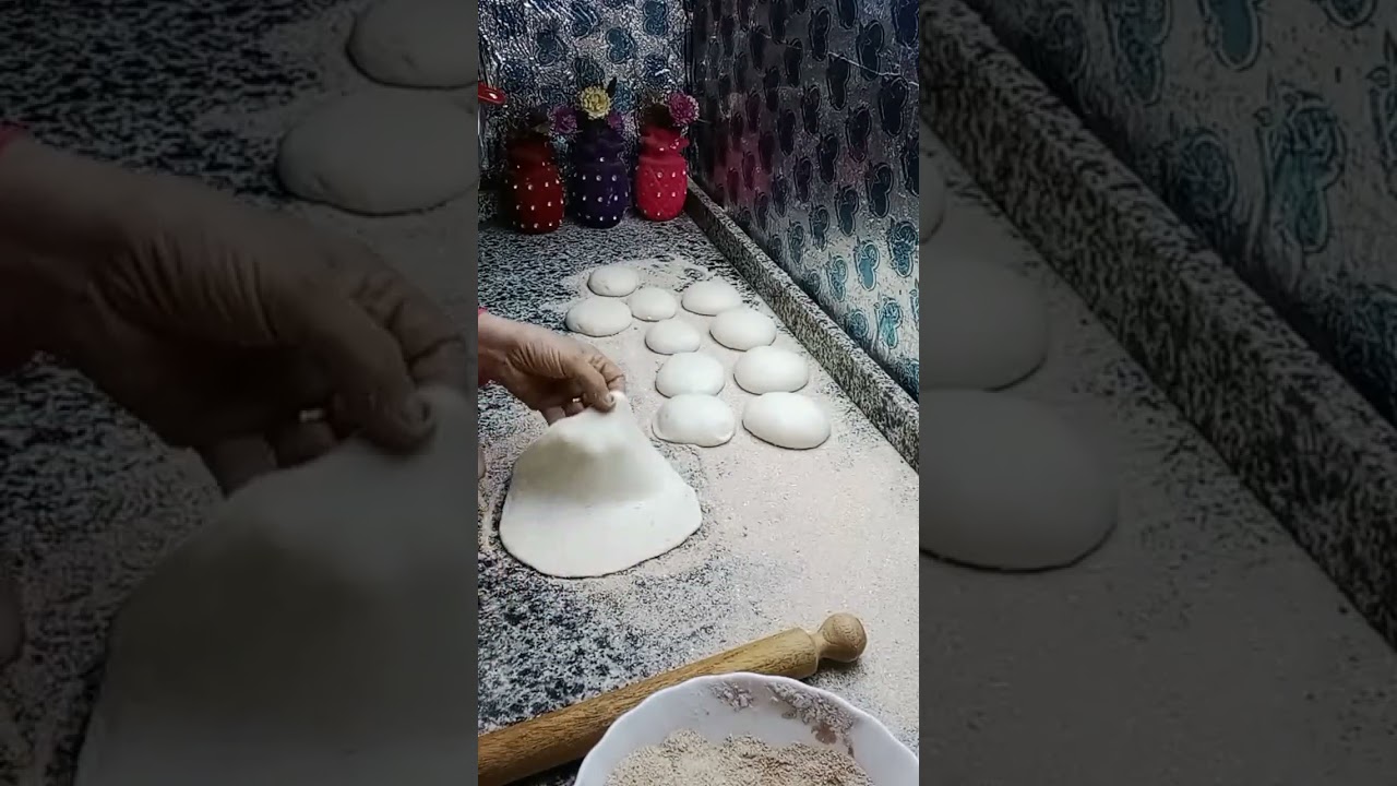 العيش البلدى وعلى عين البوتاجاز بسم الله ما شاء