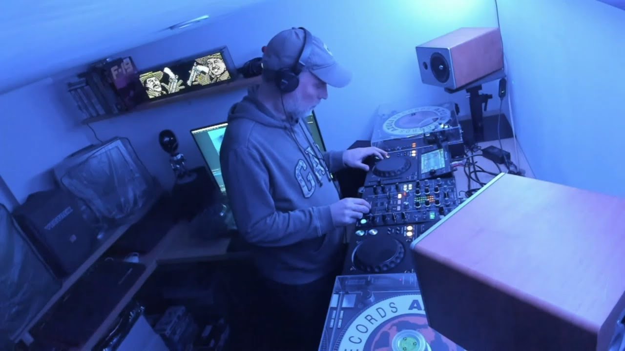 In the Garage - Episode 23 - NYE Garage and House Mix