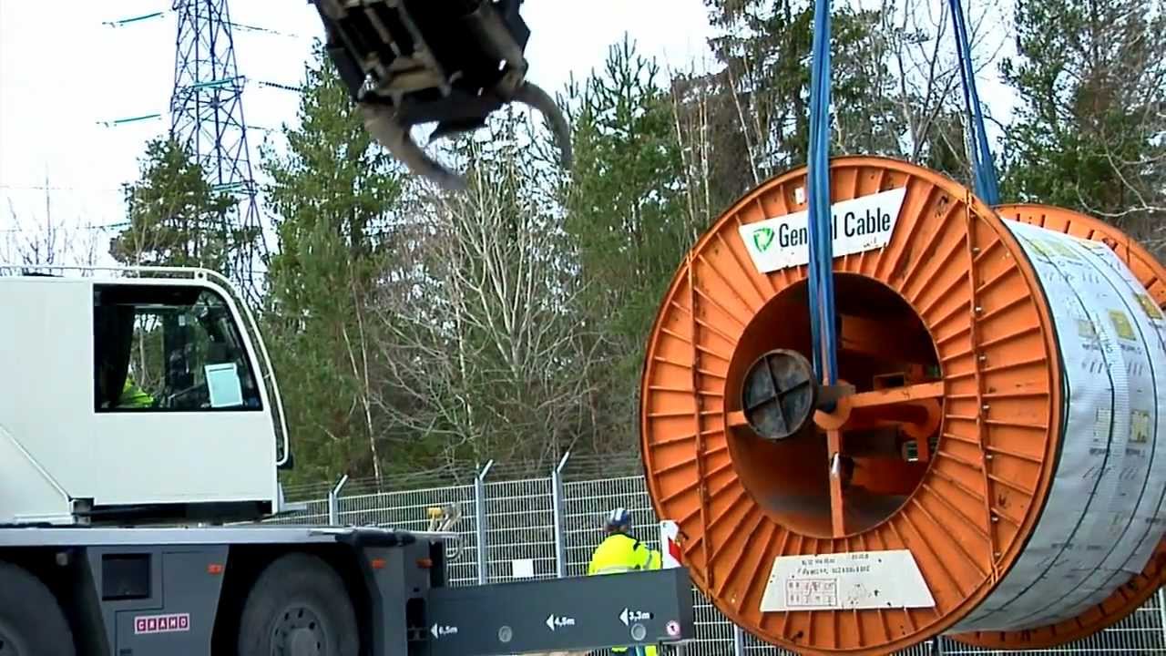 Att gräva ner en stamnätskabel för växelström