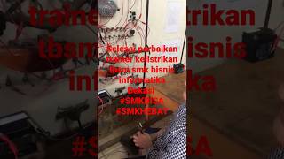 uji coba trainer kelistrikan sistem penerangan dan sinyal sepeda motor Bengkel TBSM SMK BISNIS