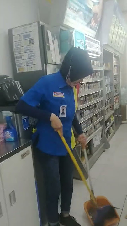 kasir indomaret nyapu