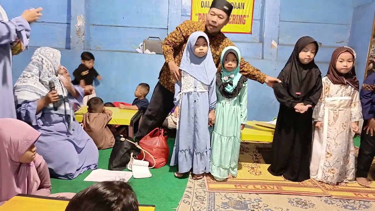 0306-1736 penyerahan hadiah lomba. Bukber TK Islam bakti 15 Plesungan Gondangrejo  6 Maret 2026