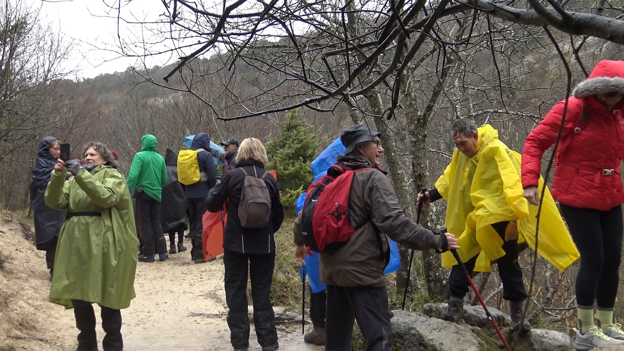 De Okina al molino de Sáseta por el desfiladero del Ayuda con el Club Mirandés de Montaña