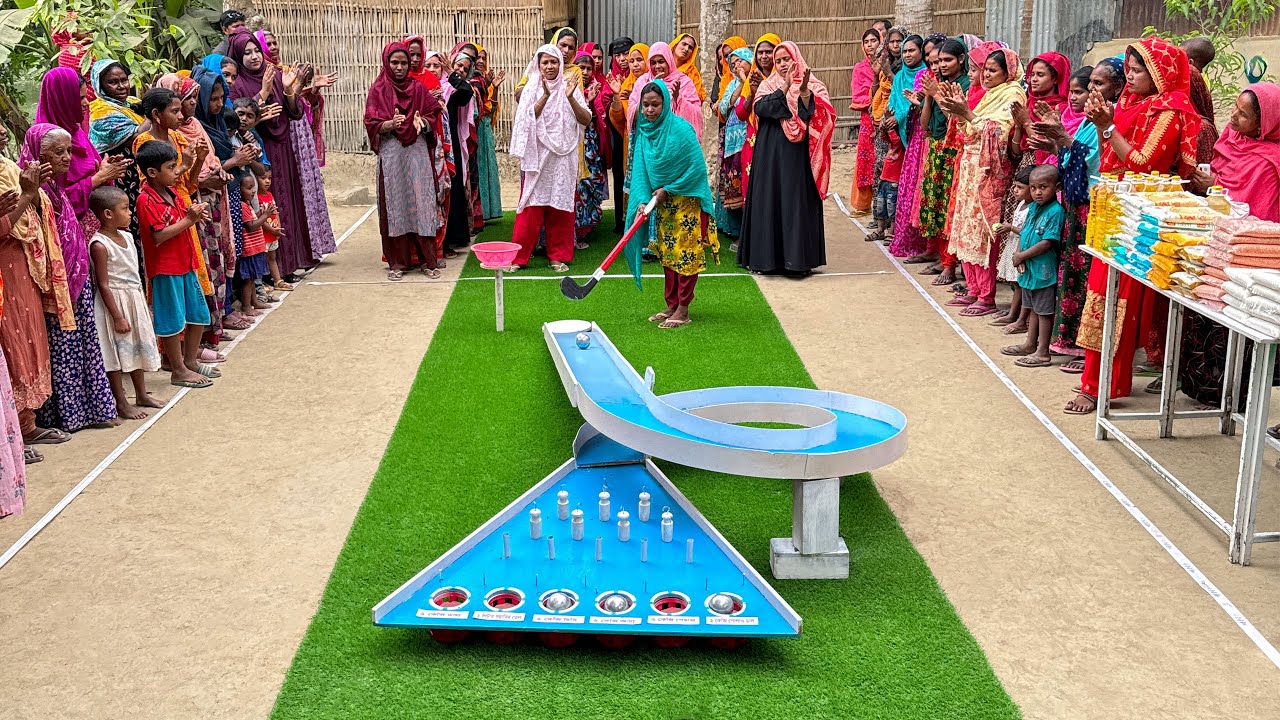 Взгляните на новую версию этой странной игры? Деревенские женщины выиграли призы в увлекательном ...