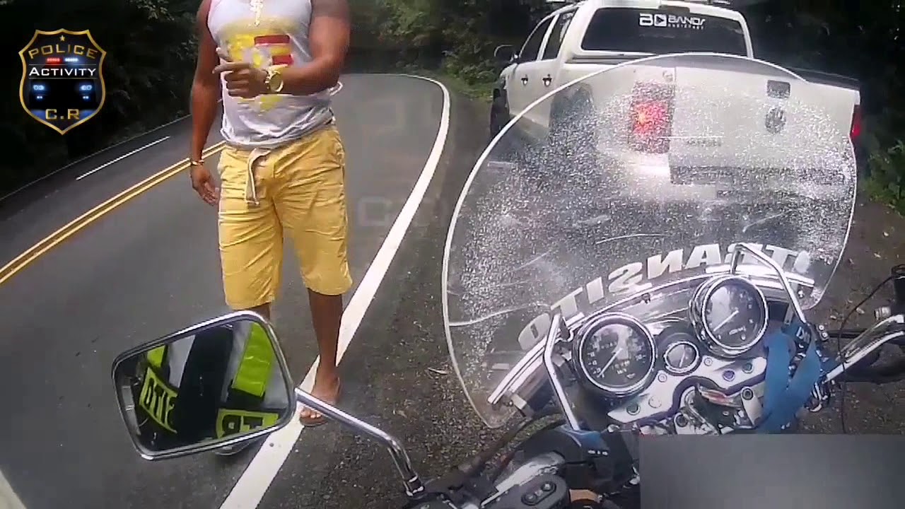 Raya 2 veces y se pone altanero con el oficial de Tránsito!!! Procedimiento completo.