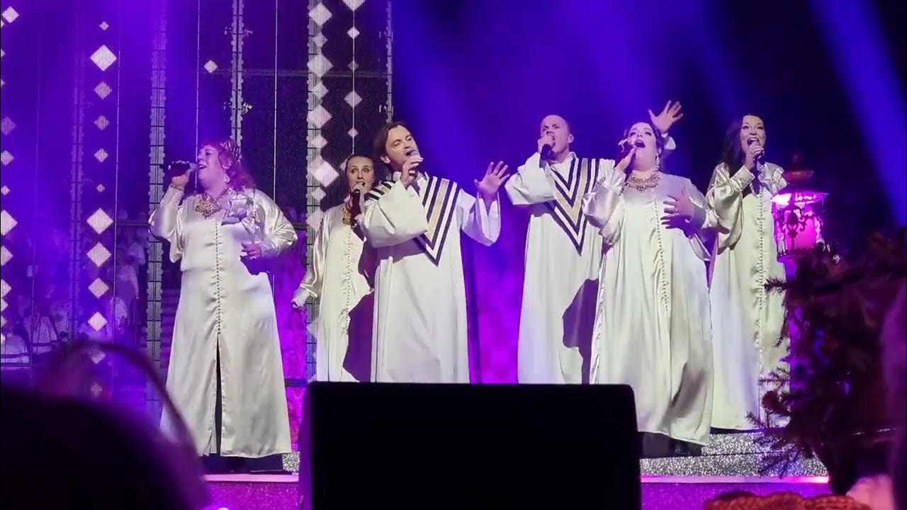 Carola Häggkvist & Elsa Hildebrand Intro (Gospel Jul) YouTube