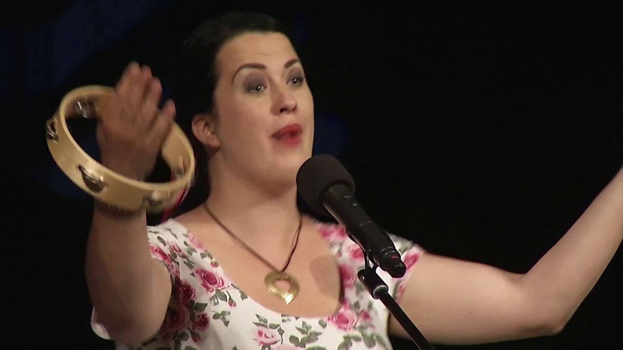 Lenka a Evka BACMAŇÁKOVÉ - ZBOJNÁ - Na kopečku stála