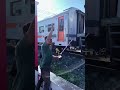 Bapak-Bapak Mainin Mainan Palang Pintu Panjang Depan Kereta Api #palangpintukeretaapi