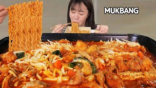 Supersize Gopchang Pot Stew with Chicken Eating show🔥ㅣGopchangjeongol MUKBANG