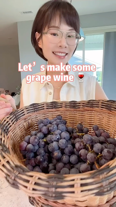 Homemade grape wine 🍷 Let’s make some 2 ingredients grape wine: 🍇   sugar~