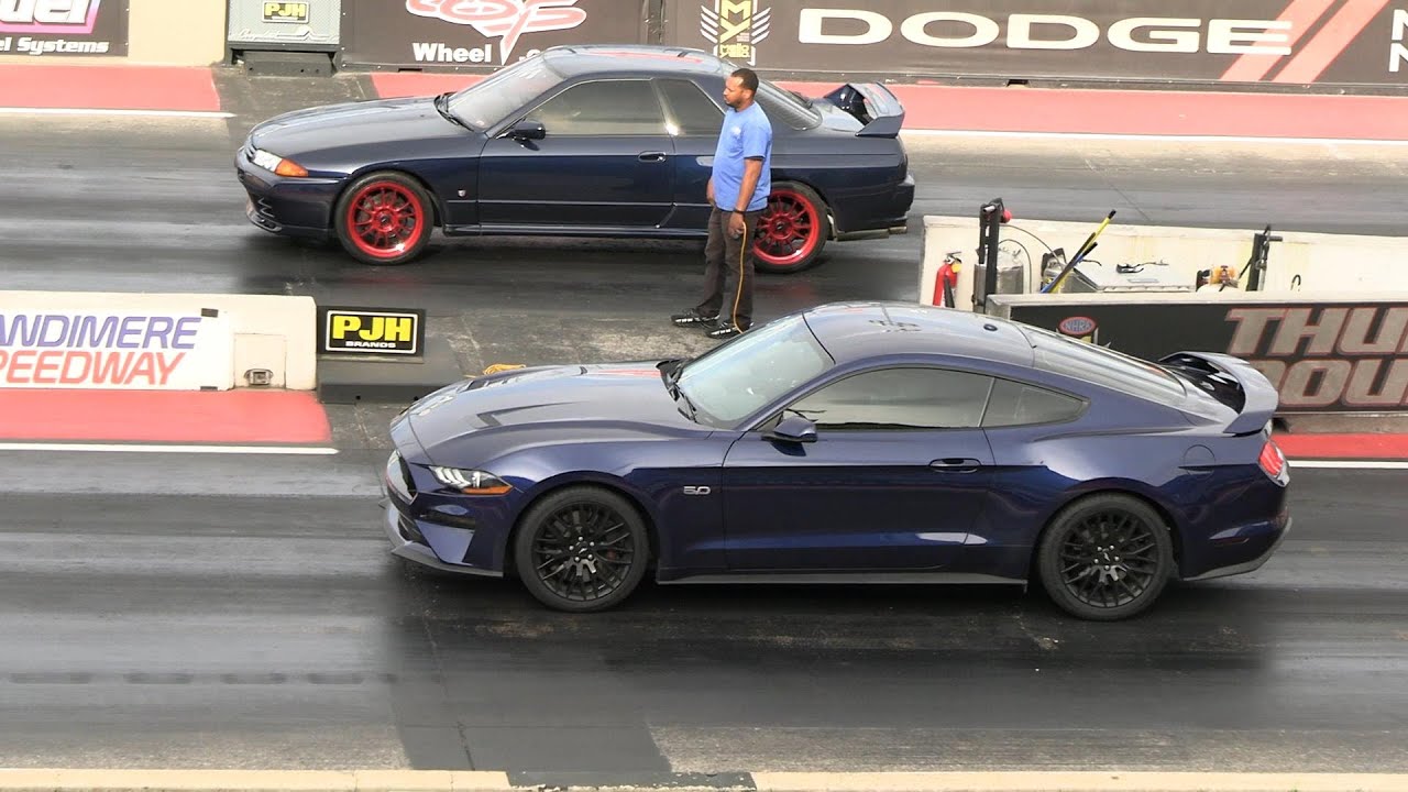 Nissan Skyline R32 vs Mustang GT - drag racing