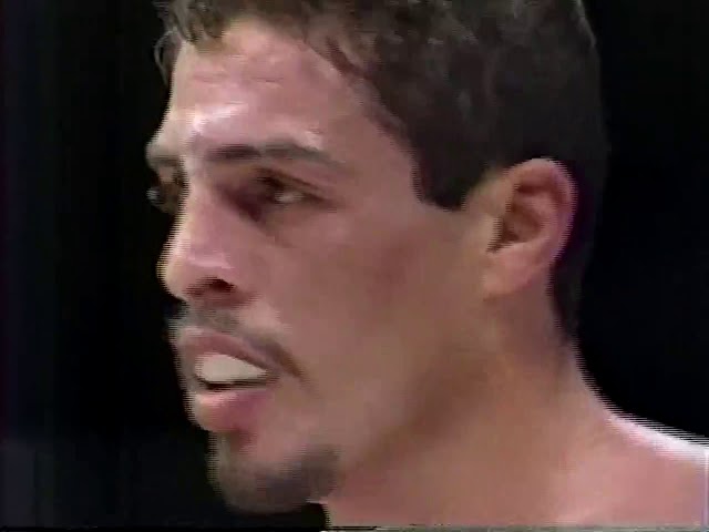 オスカル・ラリオス vs 仲里繁（WBC世界スーパー・バンタム級タイトル
