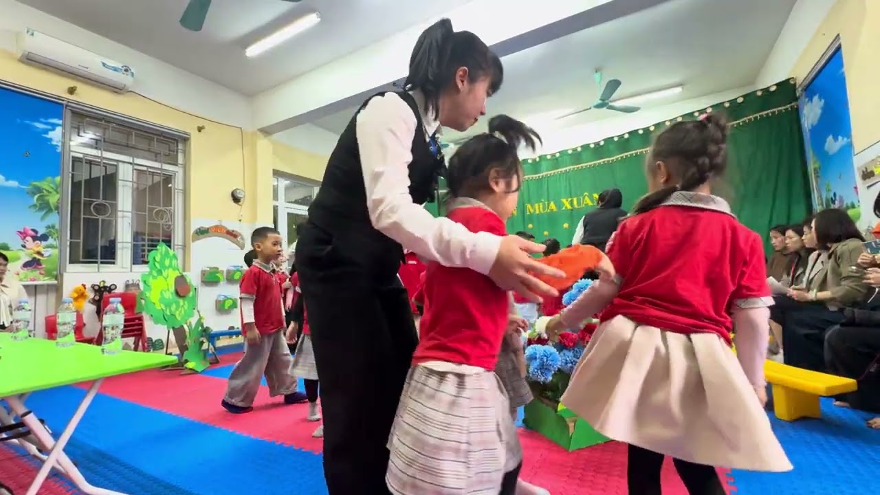 Truyện: vũ hội trong vườn. Lứa tuổi 4-5 tuổi.