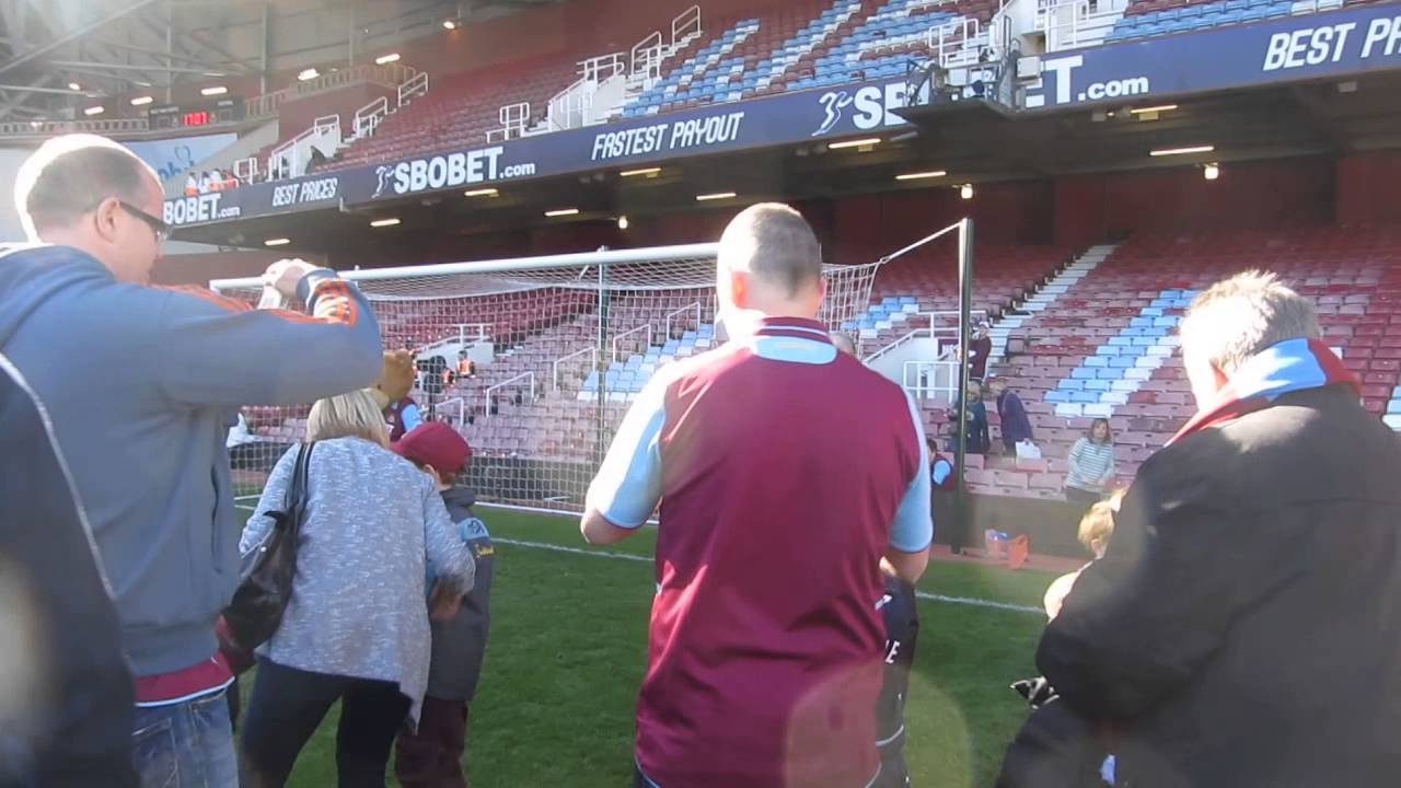 Junior Hammers on the pitch with Hammer Head & Bubbles after the West Ham v Wigan match YouTube