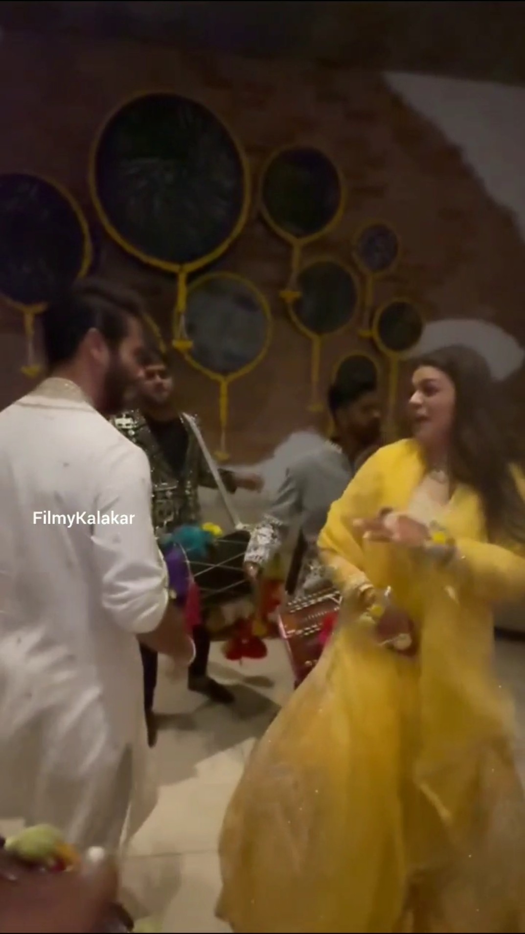 #shahidkapoor outshines the bride at a family wedding ? #filmykalakar