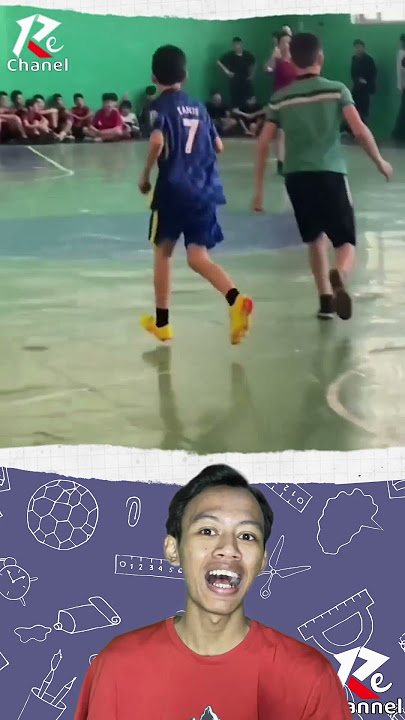 sepatu bola eh malah di gunakan untuk main futsal #youtubeshorts